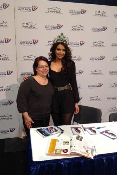 Marisela regresó a casa feliz de haber tenido la oportunidad de asistir al auto show en Washington y sentir el calor de su gente. La reina se divirtió tomándose fotos con sus admiradores y repartiendo autógrafos.