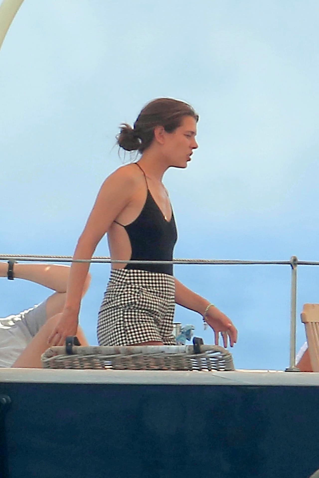 Más adelante se cubrió el vientre.