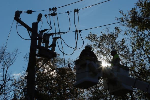 Bloomberg explicó que, al contrario que en las zonas del interior del estado de Nueva York, donde basta con recuperar el tendido eléctrico derribado por árboles o ramas caídas, la situación en la costa tanto como en la ciudad de Long Island es mucho peor.