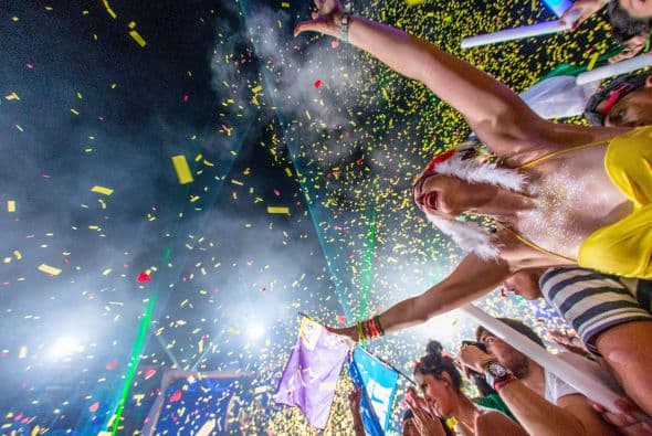 Se acerca el verano y muchos se preparan para los grandes festivales musicales de la temporada. En California, Coachella domina la taquilla, pero 'The Tomorrow World Electronic Music' parece ser una fuerte competidor. Te compartimos algunas fotos del festival de música electrónica durante su última edición en Chattahoochee Hills. La fiesta reunió a los mejores Dj’s y atrajo público de cada rincón del planeta. ¿Crees que este festival sea mejor que el del Valle de Indio?