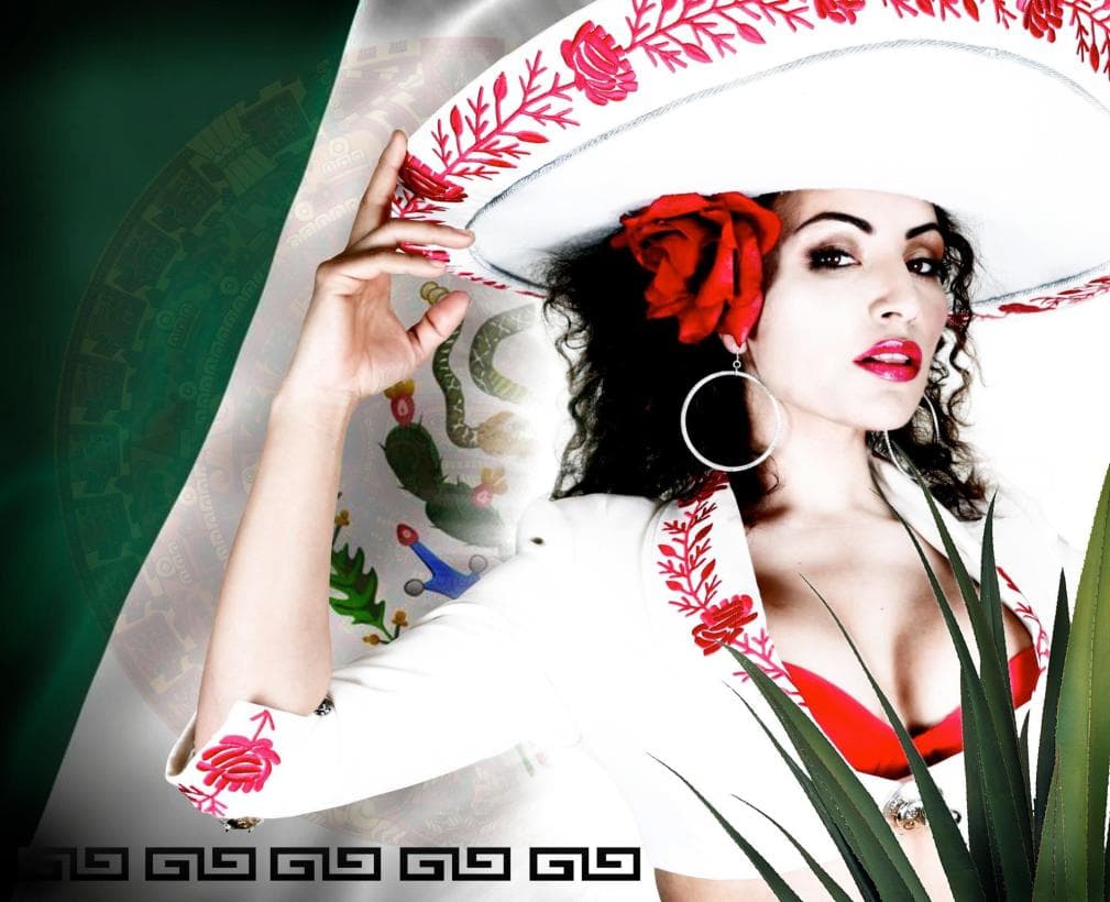 Desde sus inicios en la radio, la locutora siempre ha demostrado un amor incondicional por su país natal.