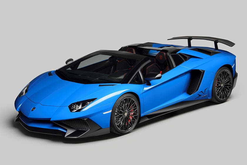 <b>Lamborghini Aventador SV Roadster</b>
<br>Precio: US$531,000
<br>Velocidad Máxima: 217mph (347km/h)
<br>0 – 60 mph: 2.8 segundos
<br>Motor: V12, 6.5Lts.
<br>Potencia: 750hp @8,400rpm