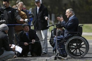 El gobernador de Texas veta 50 propuestas de ley