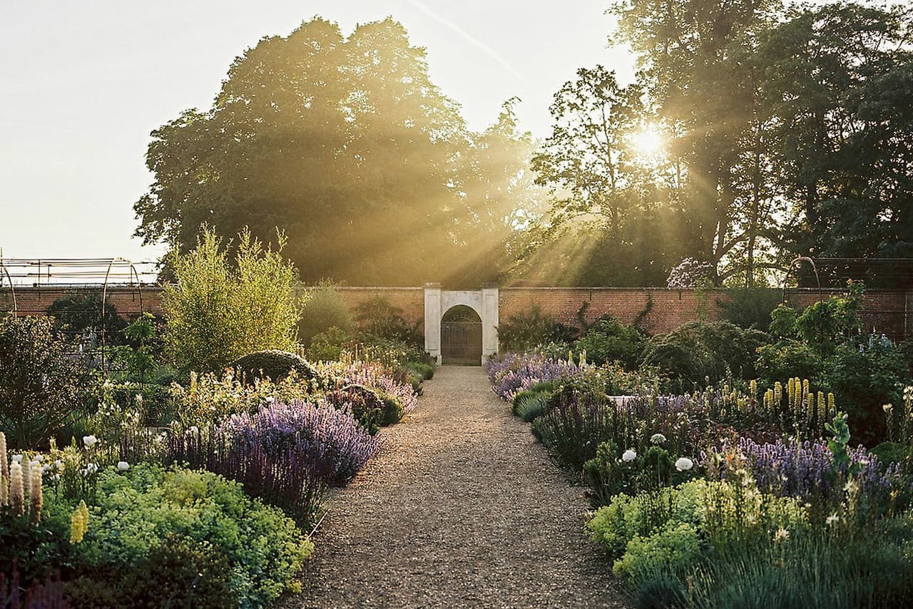 Durante su estancia de tres noches, los duques de Sussex fueron vistos paseando por sus amplios jardines, según The Sun.
<br>