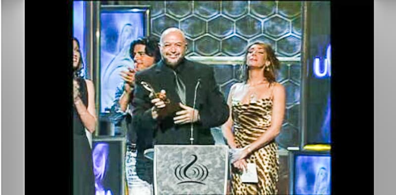Recogieron en nombre de Celia Cruz el premio a el Álbum Tropical del Año: 'La negra tiene tumbao'. Fue el disco número 59 en su carrera, grabado en 2002. Aún tuvo tiempo de grabar uno más antes de morir. En julio de ese año la Reina de la Salsa dejó este mundo después de una lucha contra el cáncer.