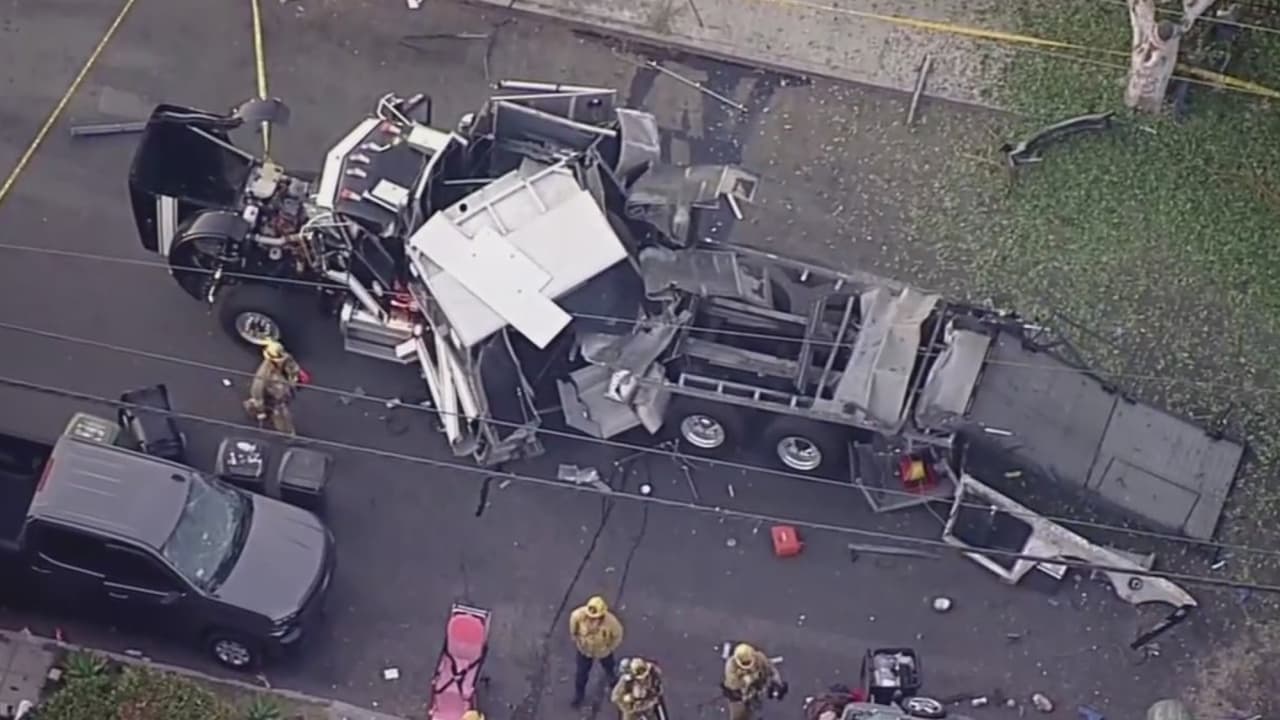 Tras el derrumbe de un edificio en Surfside, Florida, los vecinos del lugar intentan retomar sus vidas