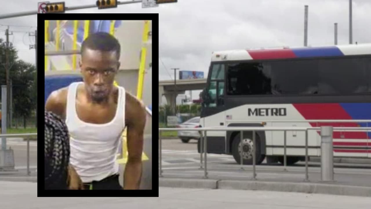 Arrojan orines a chofer de un autobús de Metro en Houston, la policía busca al sospechoso