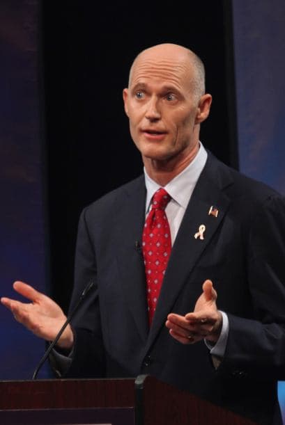 "Creo que la privacidad debería estar protegida y estoy deseando firmar esta ley (...) que asegurará que los derechos de las familias de Florida están protegidos del uso de 'drones' y otros aviones no tripulados sin órdenes judiciales previas", defendió Scott en un comunicado antes proceder a la firma del texto.