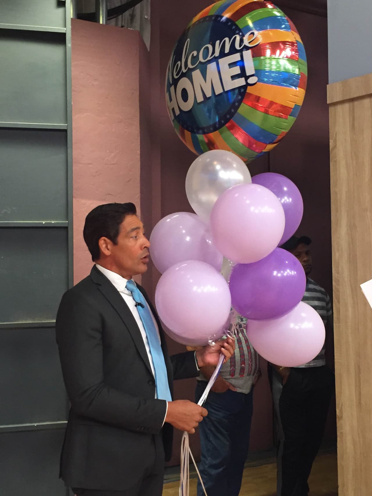 Johnny tenía preparado un regalo muy especial para Doña Divina.