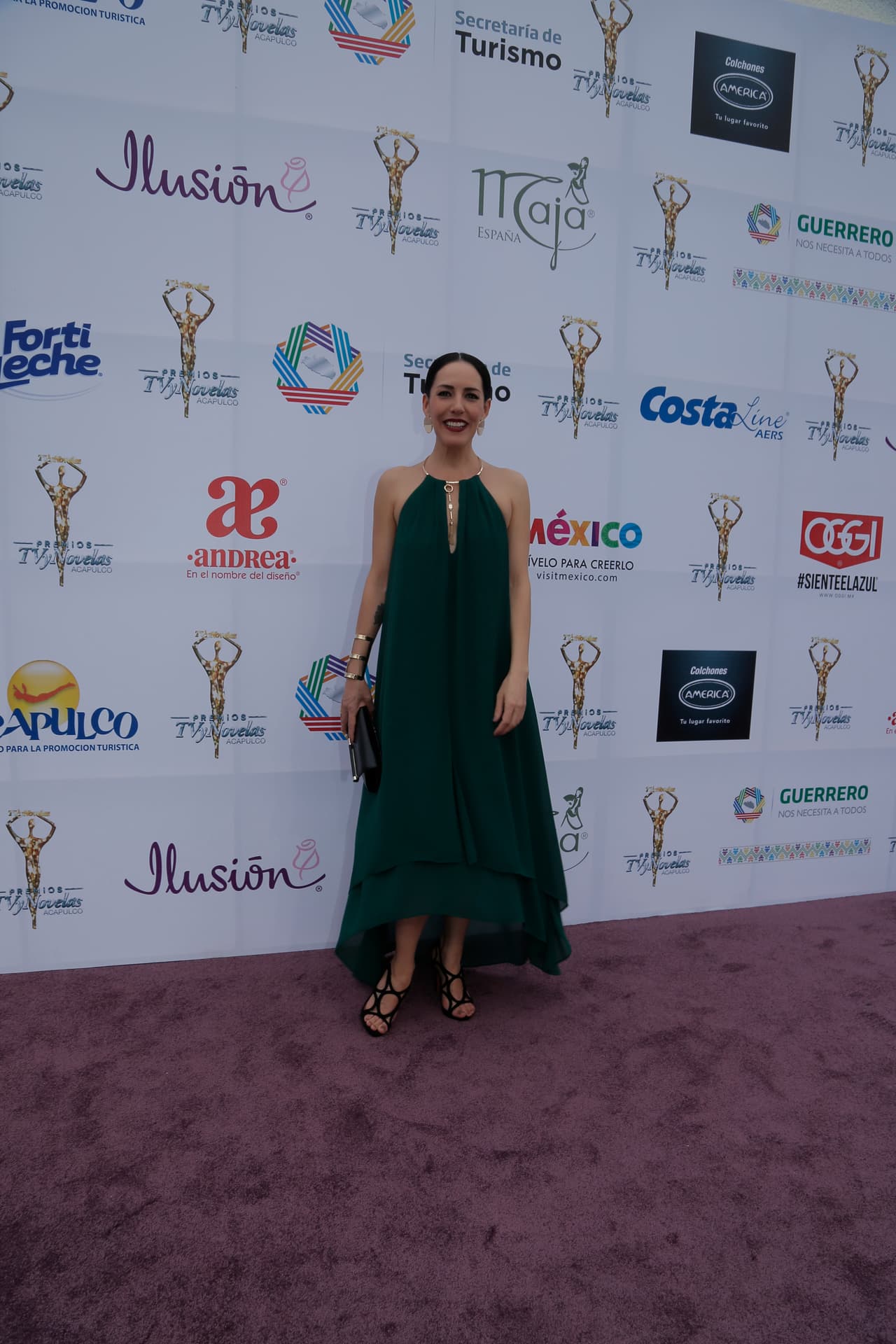 Stephanie Salas y su vestido verde no fueron lo mejor de la noche. ¡Lo sentimos Stephanie!