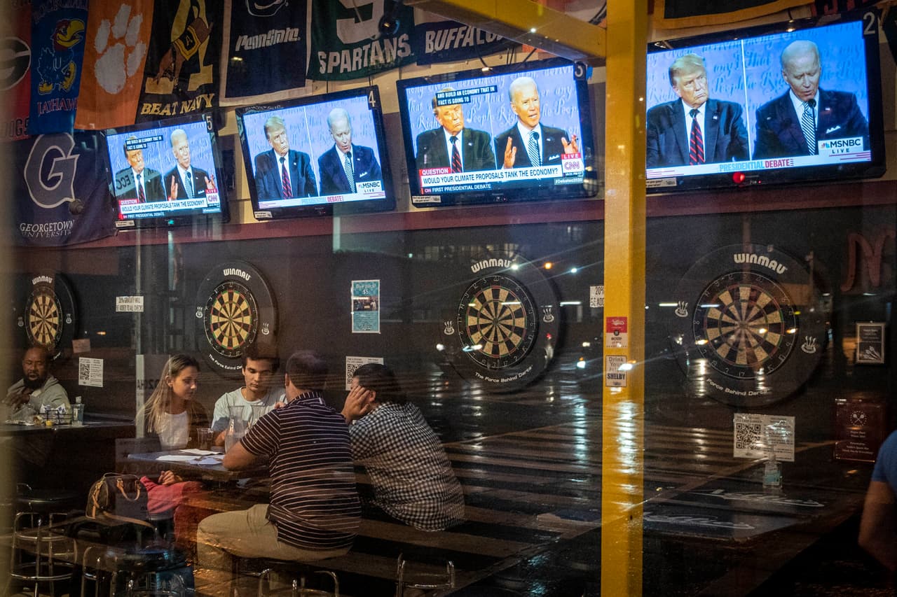 Candidatos al Congreso en Chicago de ambos partidos califican de desastre el debate, pero por razones distintas