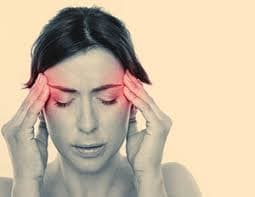 Trabajadores de la salud que tratan pacientes de COVID-19...