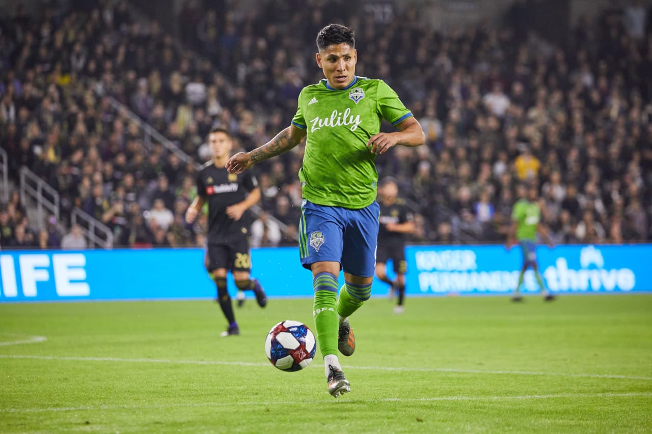 Edaurd Atuesta (17’) abrió el marcador para LAFC. Raúl Ruidíaz (22’, 64’) y Nicolás Lodeiro (26’) anotaron por los visitantes.