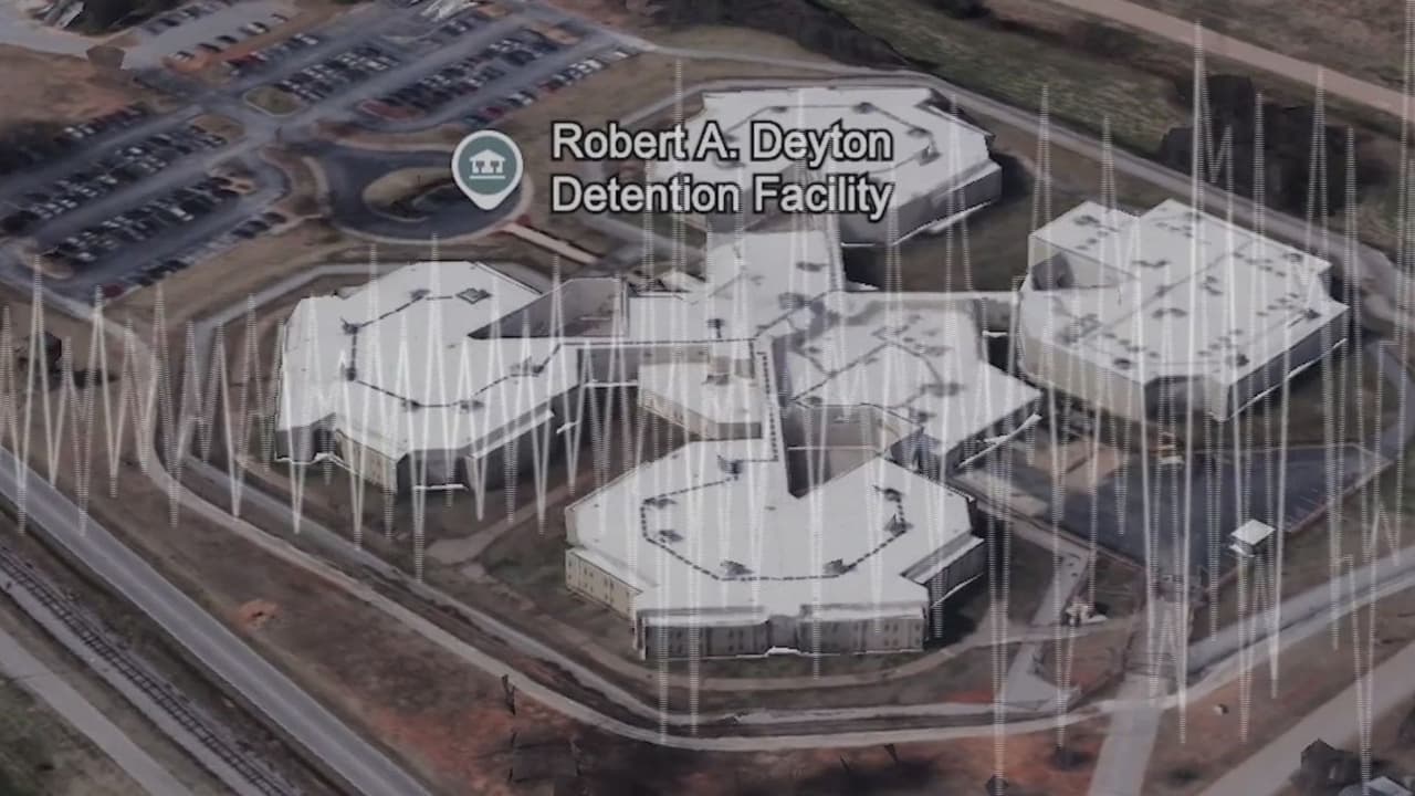 “Necesitamos que alguien nos ayude”, recluso habla desde centro de detención ICE de Georgia