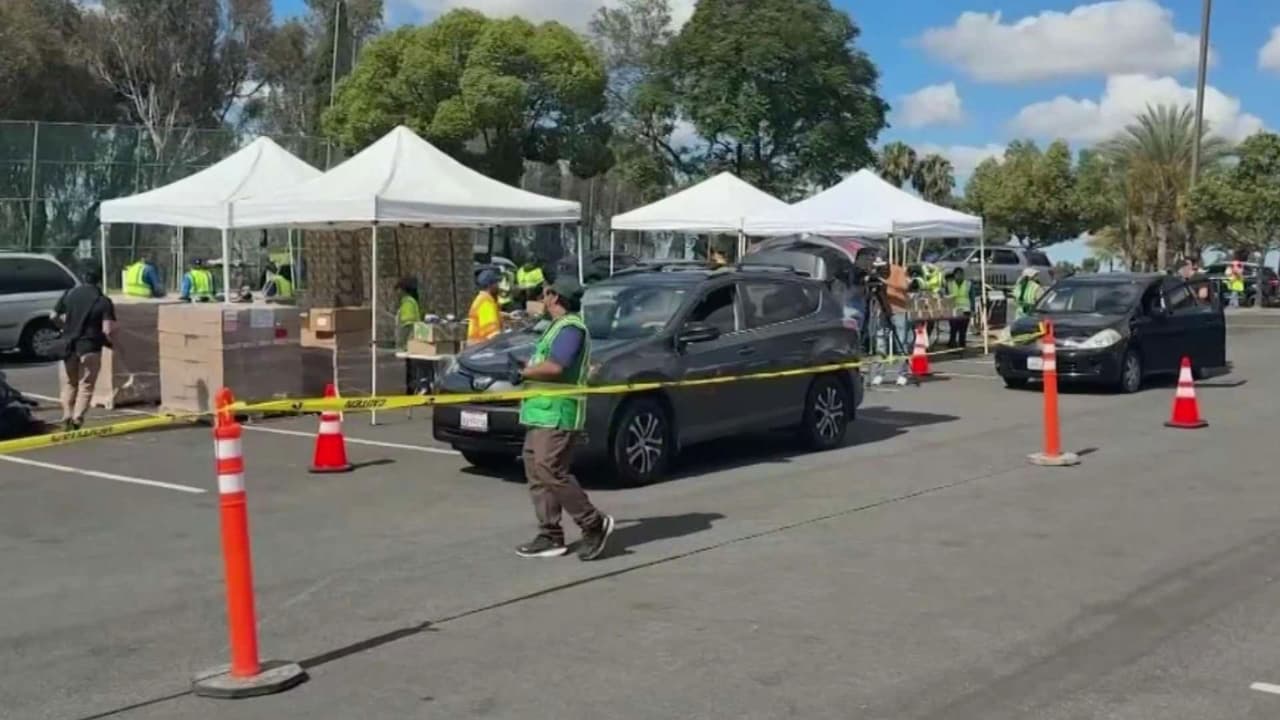 "Me da vergüenza" residente de Los Ángeles al pedir comida gratis debido al alto costo de la vida