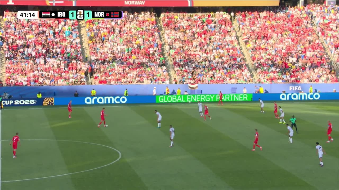 ¡GOL!  anota para Noruega. Erling Haaland