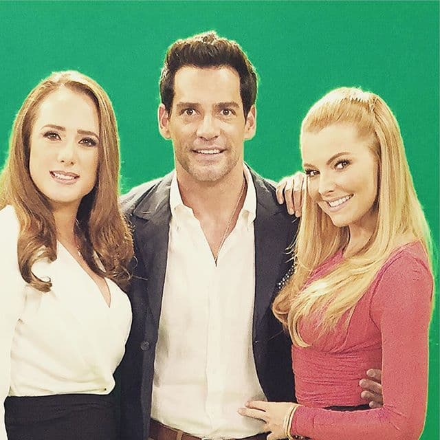 Cada vez que Cristián se encuentra en grabaciones de telenovela, divide su tiempo viajando entre México y Estados Unidos para estar con su familia.