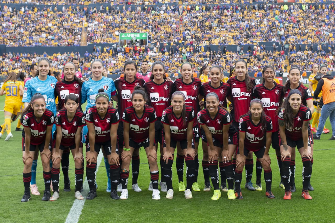 Con goles de Belén Cruz y Miah Zuazua, 'las Felinas' ganan 2-0 al Atlas y llegan a 10 puntos. El equipo femenil de Tigres sigue en ascenso en la Liga MX Femenil.
