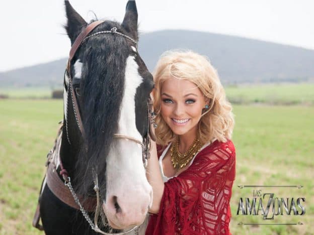 'Constanza' es la menor de la familia, la costarricense 
<b><a href="http://www.univision.com/novelas/el-bienamado/mariluz-bermudez-confeso-sus-secretos-en-el-amor-video">Mariluz Bermúdez</a></b> fue quien dio vida a este personaje en 
<b><a href="http://www.univision.com/novelas/las-amazonas">'Las Amazonas'</a></b>.