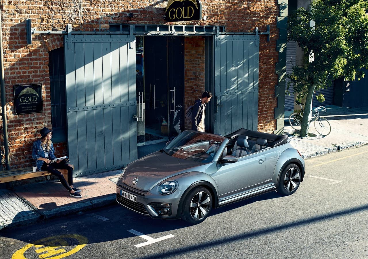 La gama de motores para Beetle 2017 consta en total de 5 opiciones, 3 de ellas a gasolina gasolina: TSI de 1.2 litros con 105 HP, TSI de 1.4 litros con 150 HP y TSI de 2.0 litos con 220 HP. La oferta se completa con 2 variantes diésel, TDI de 2.0 litros con 110 HP y TDI de 2.0 litros con 150 HP.