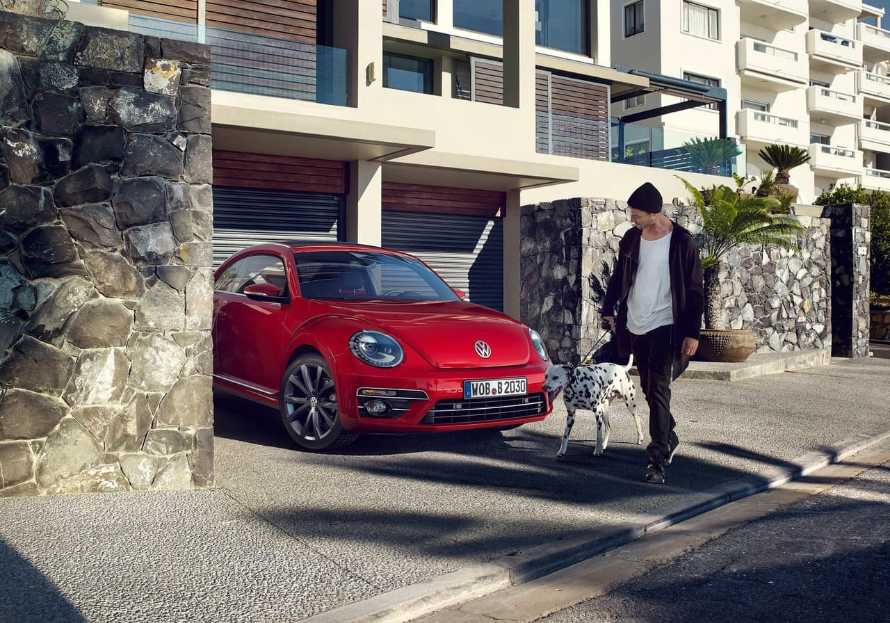 Además de variantes en el equipamiento interior, también varían los colores disponibles para la carrocería.