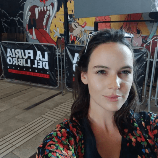 En el 2009, la audiencia chilena tuvo su propio remake del melodrama, que se llamó 
<b>‘Corazón Rebelde’</b>. Aquí comenzaron las variaciones, debido a que el personaje de Colucci no se llamaba Mía, sino ‘Cote’. La actriz que le dio vida fue 
<b>Luciana Echeverría.</b>