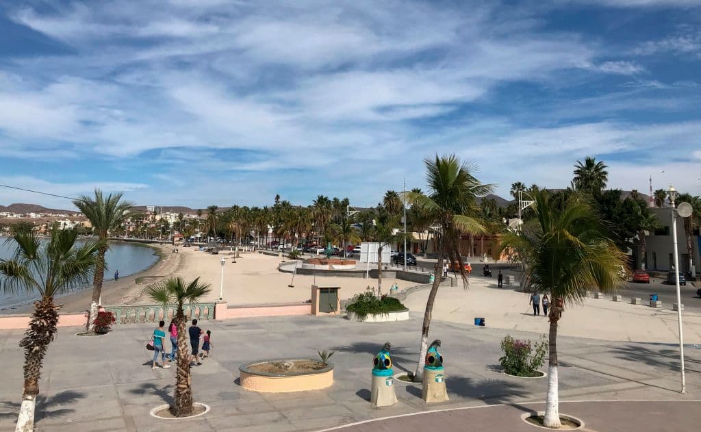 <b>Puesto 13:</b> 
<b>La Paz</b>, Baja California Sur. Percepción social sobre inseguridad: 
<b>39.3%</b>. La Paz forma parte de una de las zonas más turísticas del país; se encuentra a 98 millas de Los Cabos, una de las ciudades con mayor percepción de seguridad.