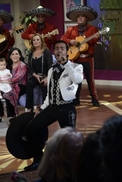 Pablo Montero le cantó a las mamitas