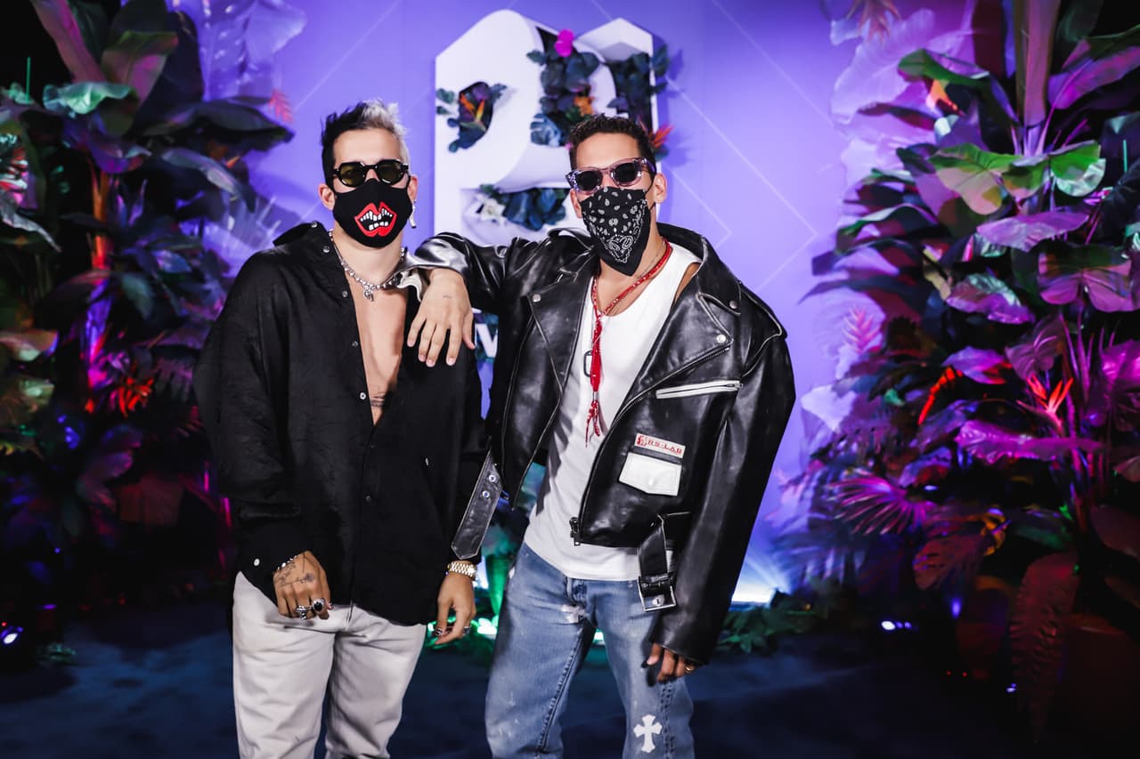 Los hermanos mantuvieron el estilo urbano que caracteriza su personalidad y su música.