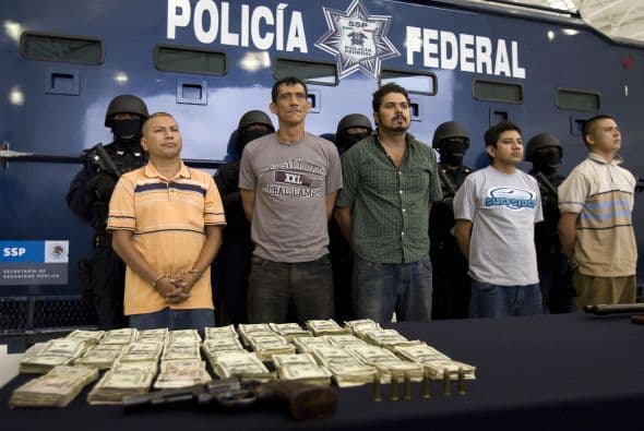 Asimismo, han sido capturados una veintena de capos o abatidos, siete de ellos este año, y se han incautado cargamentos récords de droga, como el de 134 toneladas de marihuana interceptadas en octubre en Tijuana, frontera con California.