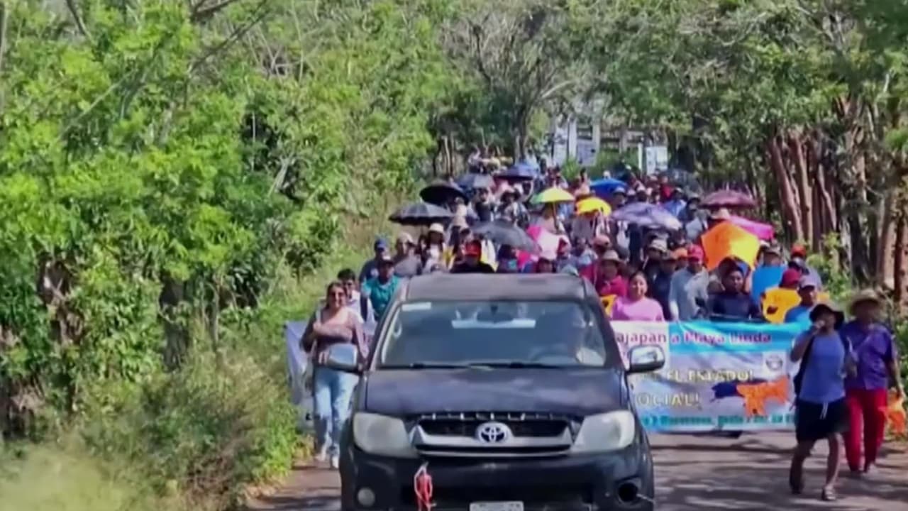 Protestan en Veracruz, México por derrame de hidrocarburo que afecta pesca y turismo