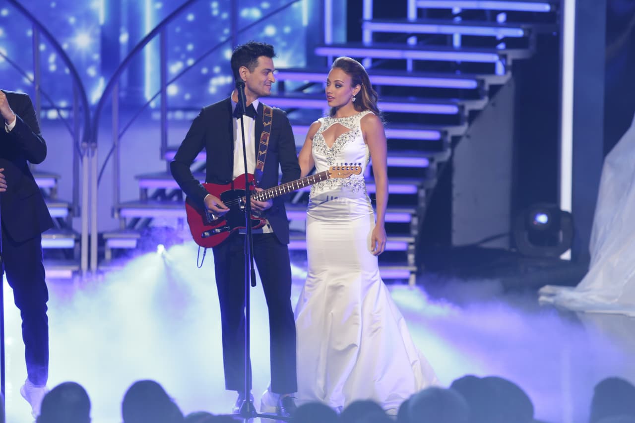 Las bellas deslumbraron en el desfile de alta costura muy bien acompañadas por los guapos de Reik.