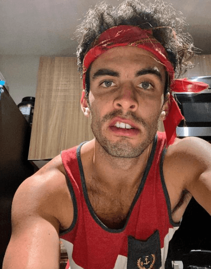 Ahora, Bastian (su nombre artístico) es un joven galán que sigue los pasos de su mamá en el mundo de la música. En 2021, el intérprete lanzó el sencillo ‘Como yo’. Poco tiempo después estrenó ‘Borra mi nombre’.