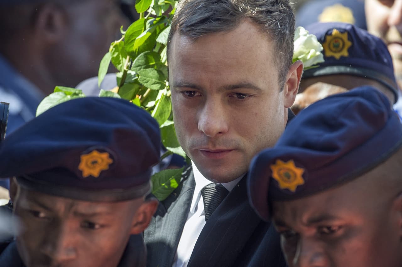 Fiscalía acusa a Pistorius de "asesinato" al iniciarse la apelación del fallo