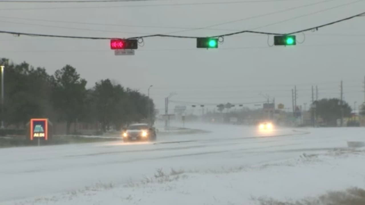 Evita pisar los frenos ya que esto alterará aún más el equilibrio del vehículo y hará que sea más difícil de controlar.