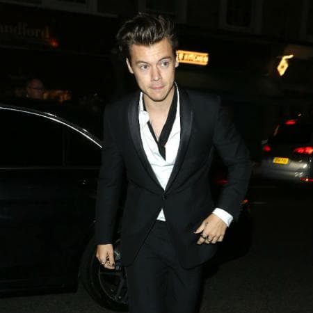 Cuando escuchó la pregunta, el joven de 25 años se llevó las manos a la cara. Al final, Harry refirió no contestar el cuestionamiento de Kendall y optó por comer 
<b>esperma de bacalao</b>.