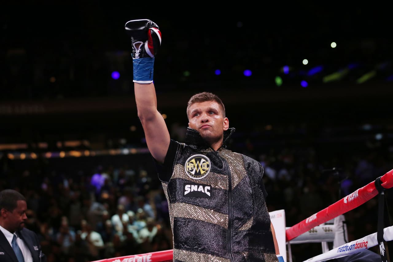 <b>Sergiy Derevyanchenko</b>
<br>De este peleador llama la atención que ha tenido pocas peleas comparado con el resto de los boxeadores de esta lista, pues acumula 15 peleas y tiene marca de 13 victorias y dos derrotas.