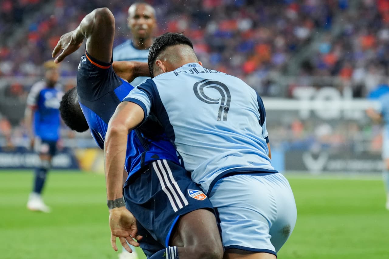 ¡Pulido réplica infame agresión de Zidane en 2006! Puligol se pierde duelo ante Chivas