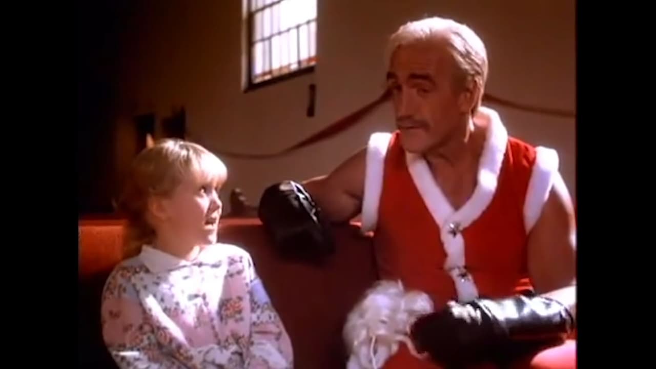 El famoso luchador Hulk Hogan interpreta a Blake/Santa Claus.