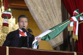 Enrique Peña Nieto en la ceremonia del grito de la Independencia en 2013.
