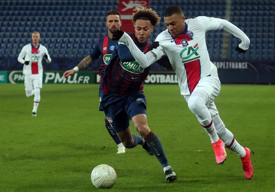El Paris Saint Germain, por la mínima, derrota al SM Caen. El gol fue por parte de Moise Kean y le da la victoria a su equipo en la Copa de Francia. El astro brasileño, Neymar, salió lesionado del campo y será duda ante el Barcelona.