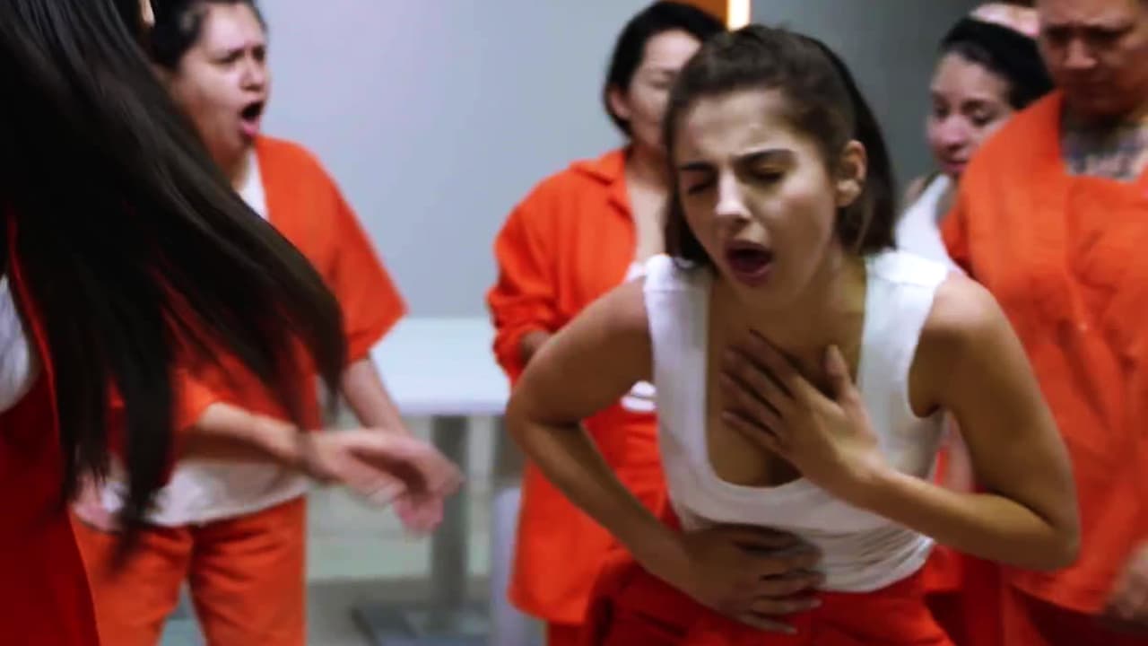 Años después él y su tío acordaron asesinarla en la cárcel ante el peligro que representaba, pues pensaba colaborar con la DEA para atrapar a Monchis.