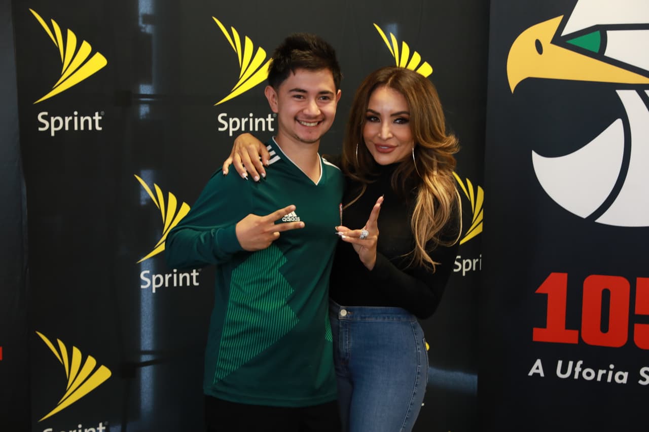 Pero también se tomó fotos con otros seguidores que quedaron con una sonrisa de oreja a oreja.