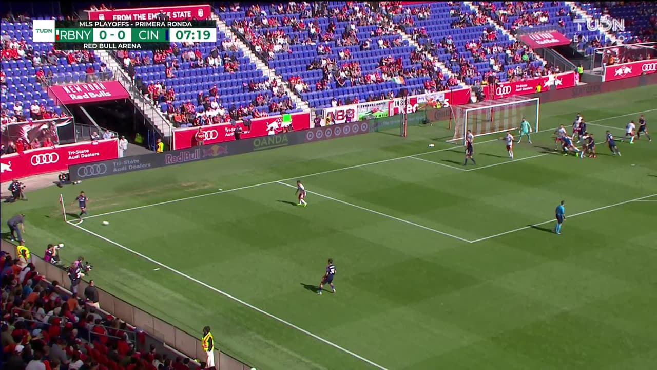 ¡TIRO ATAJADO! disparo por Brandon Vázquez.