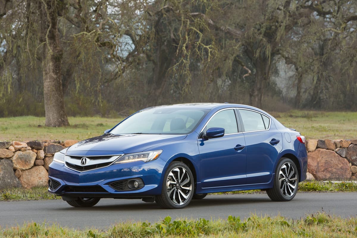 En esta galería vemos la variante del ILX 2016 con el pack A-Spec, que agrega llantas de 18'', discreto alerón trasero y estribos laterales, además de detalles al interior del vehículo.