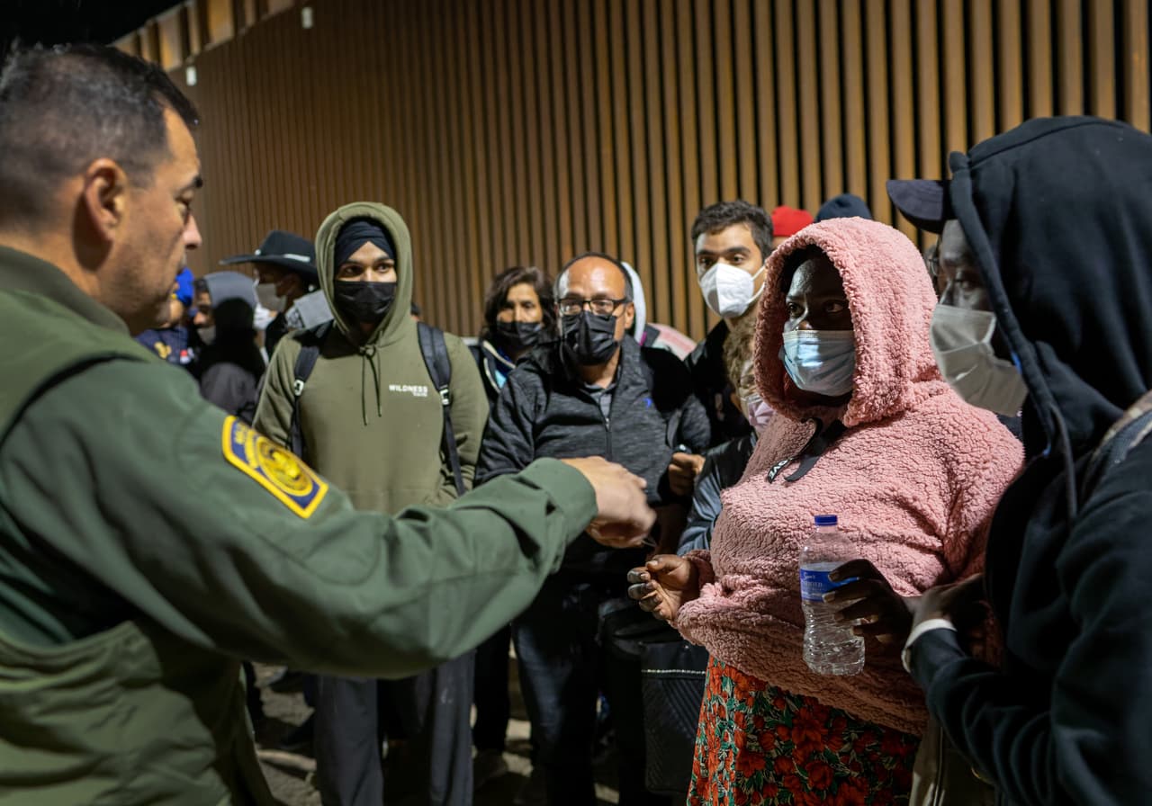 De la India la Patrulla Froneriza en Arizona ha procesado a 5,094 indocumentados, de Turquía 93 y de Romania 778.