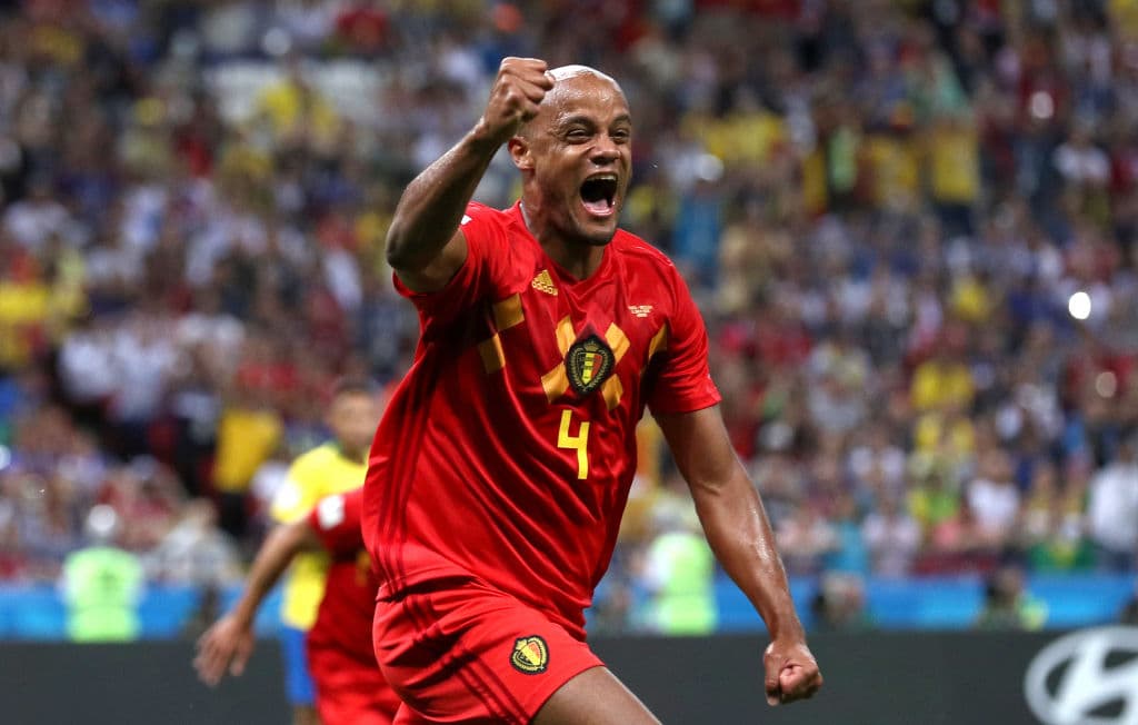 Kompany festeja porque ayudó sobremanera a que, a como diera lugar, su equipo se pusiera adelante en el marcador. Contra todo pronóstico, Bélgica superaba temprano en el juego a su potente rival.