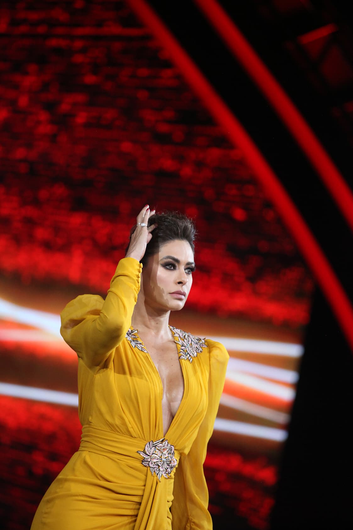 "Los usamos nada más para que brille un poquito", explicó la presentadora del reality show infantil.