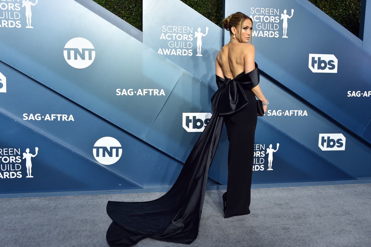 El 19 de enero, también estuvo nominada en 
<b><a href="https://www.univision.com/shows/el-gordo-y-la-flaca/en-los-sag-awards-jlo-uso-joyas-avaluadas-en-9-millones-de-dolares-aunque-raul-nos-aclaro-algo-video">los SAG Awards</a></b>.