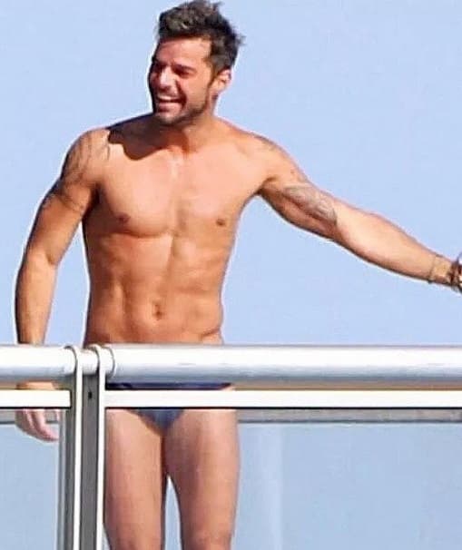 A Ricky cada año le sienta muy bien, y para muestra tenemos esta selfie en donde muestra su cuerpazo.